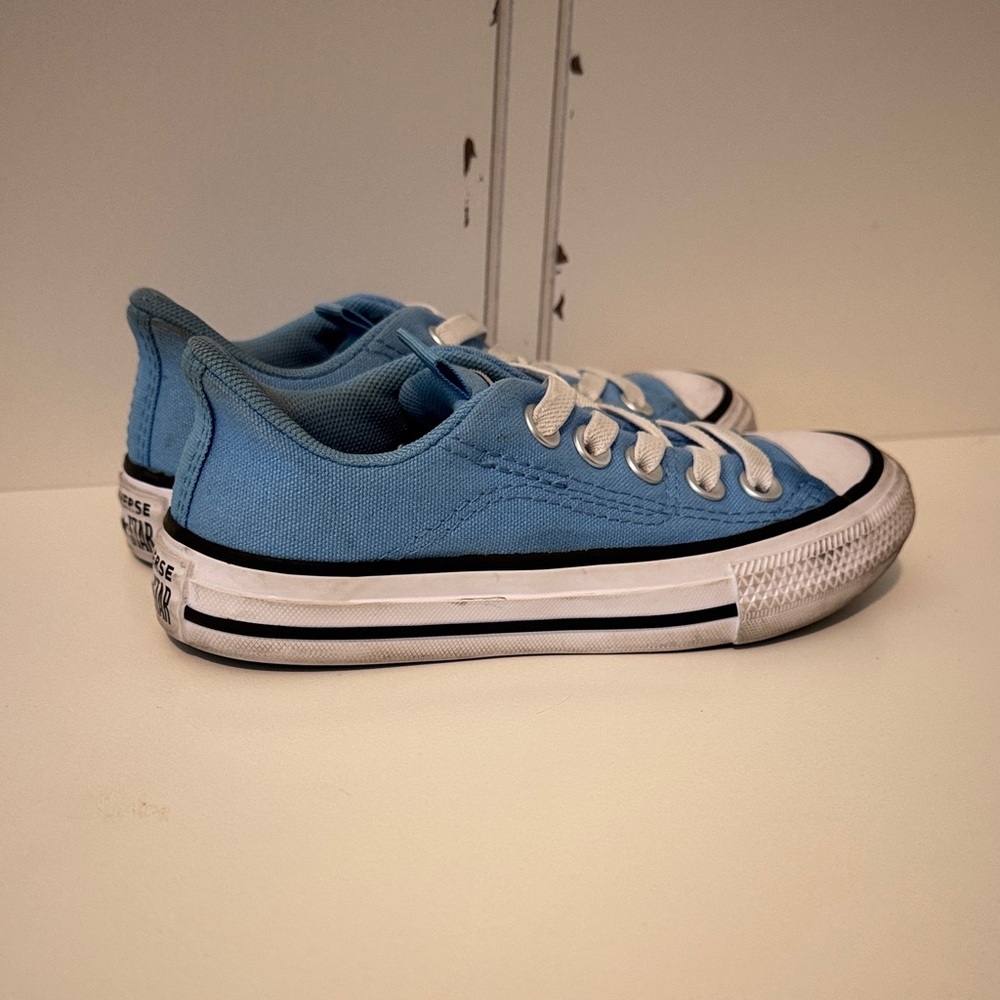 Blue and White Low-Top Sneakers converse All Star Sz 11 blue